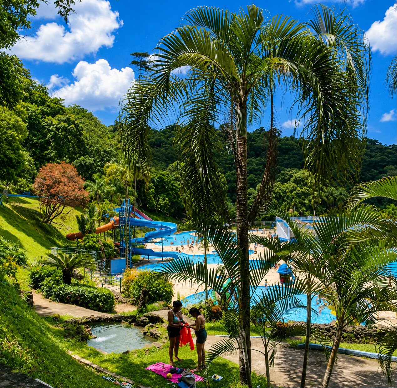 Piscinas do Clube Alpes cercadas pela natureza